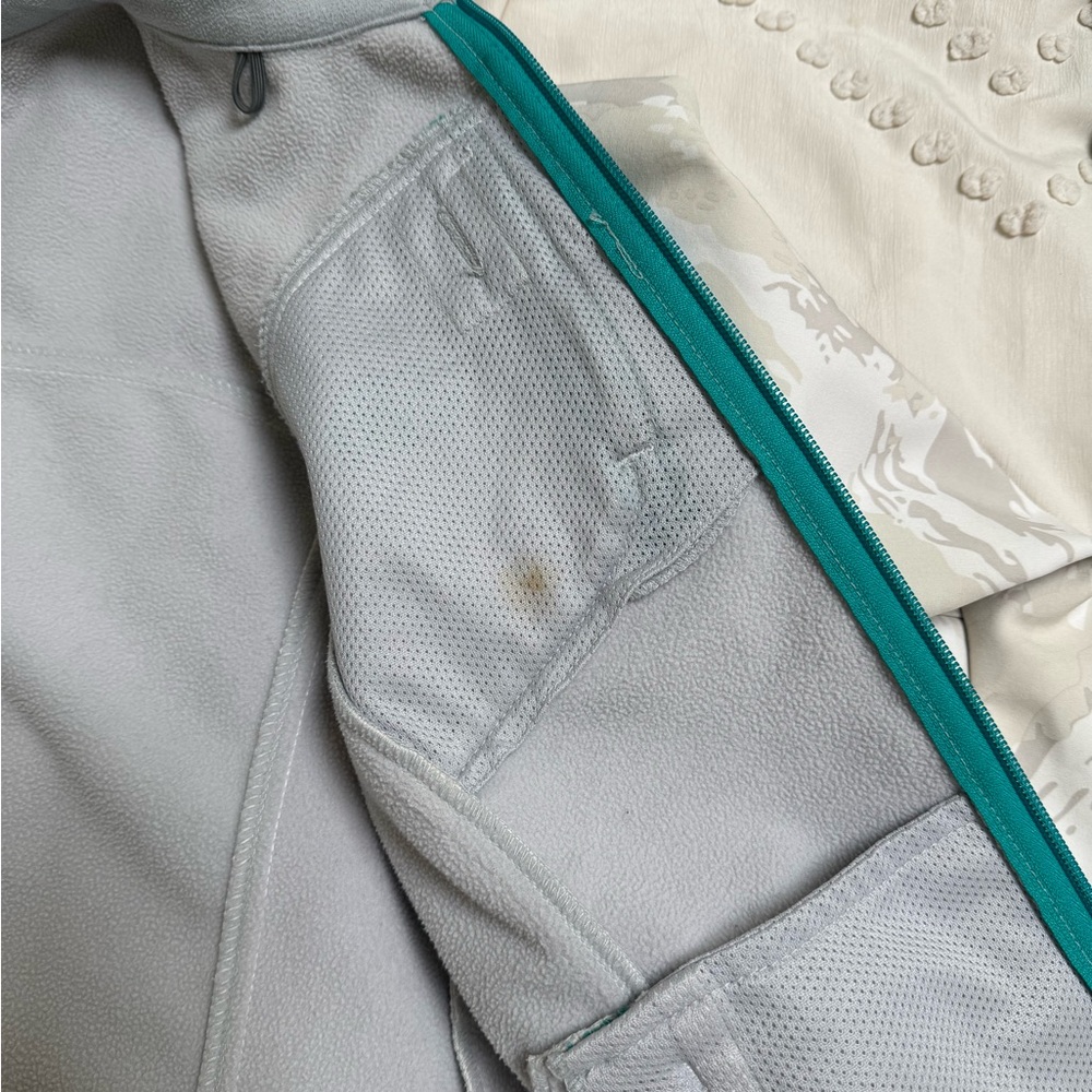 The North Face Women's Jacket - White and Gray Camo - Picture 5 of 7